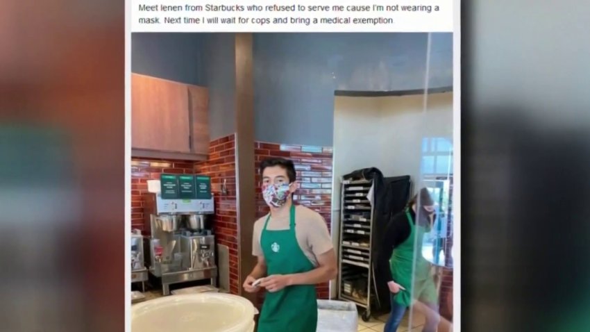 Mujer ridiculiza a empleado hispano en Starbucks que le rehusó el servicio por no llevar cubrebocas