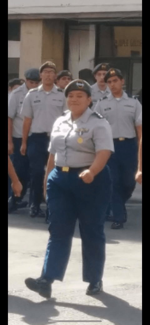 Carla Varela - graduada de preparatoria y capitana del equipo de ROTC