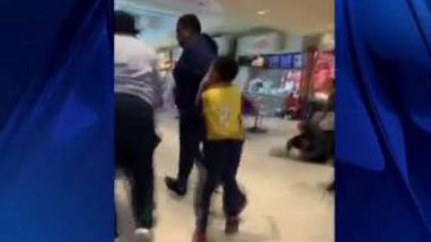 Tiroteo desata el caos en un centro comercial y deja un herido