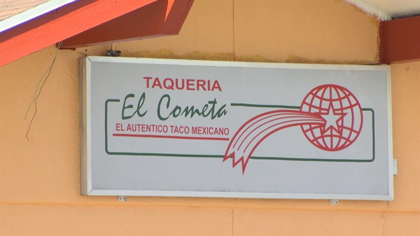 Policía busca a delincuentes que vandalizaron dos taquerías en El Paso