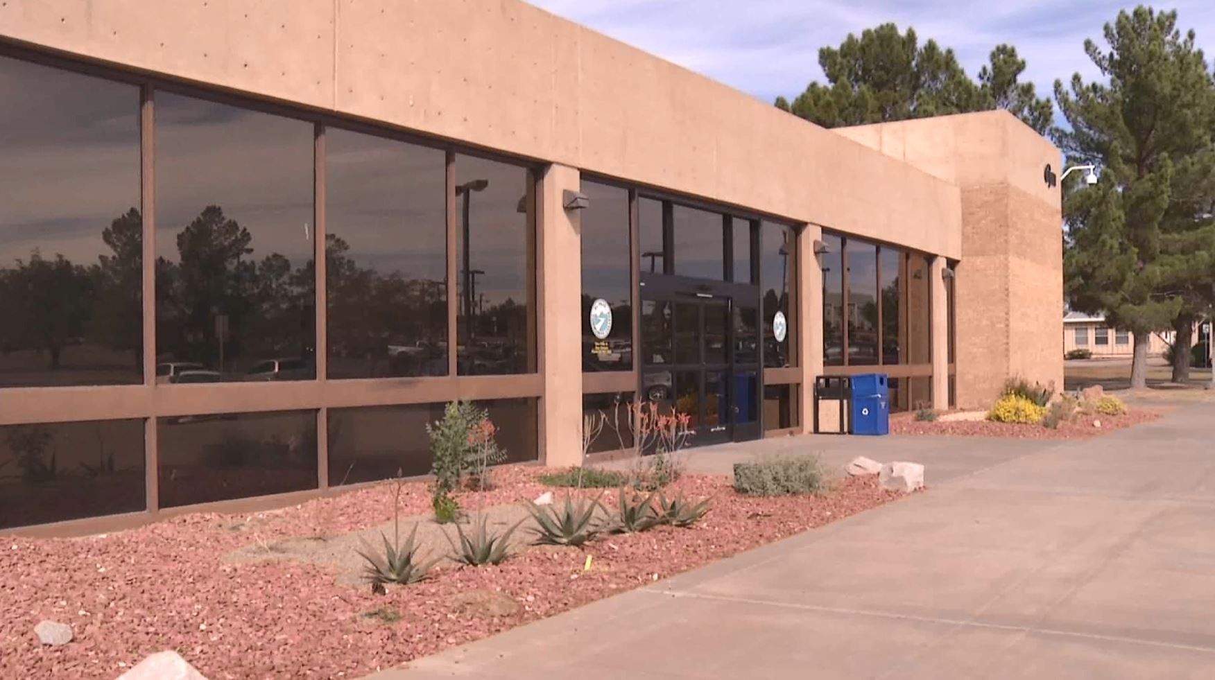 Puedes obtener hasta $500 dólares por inscribirte a EPCC en el verano ...