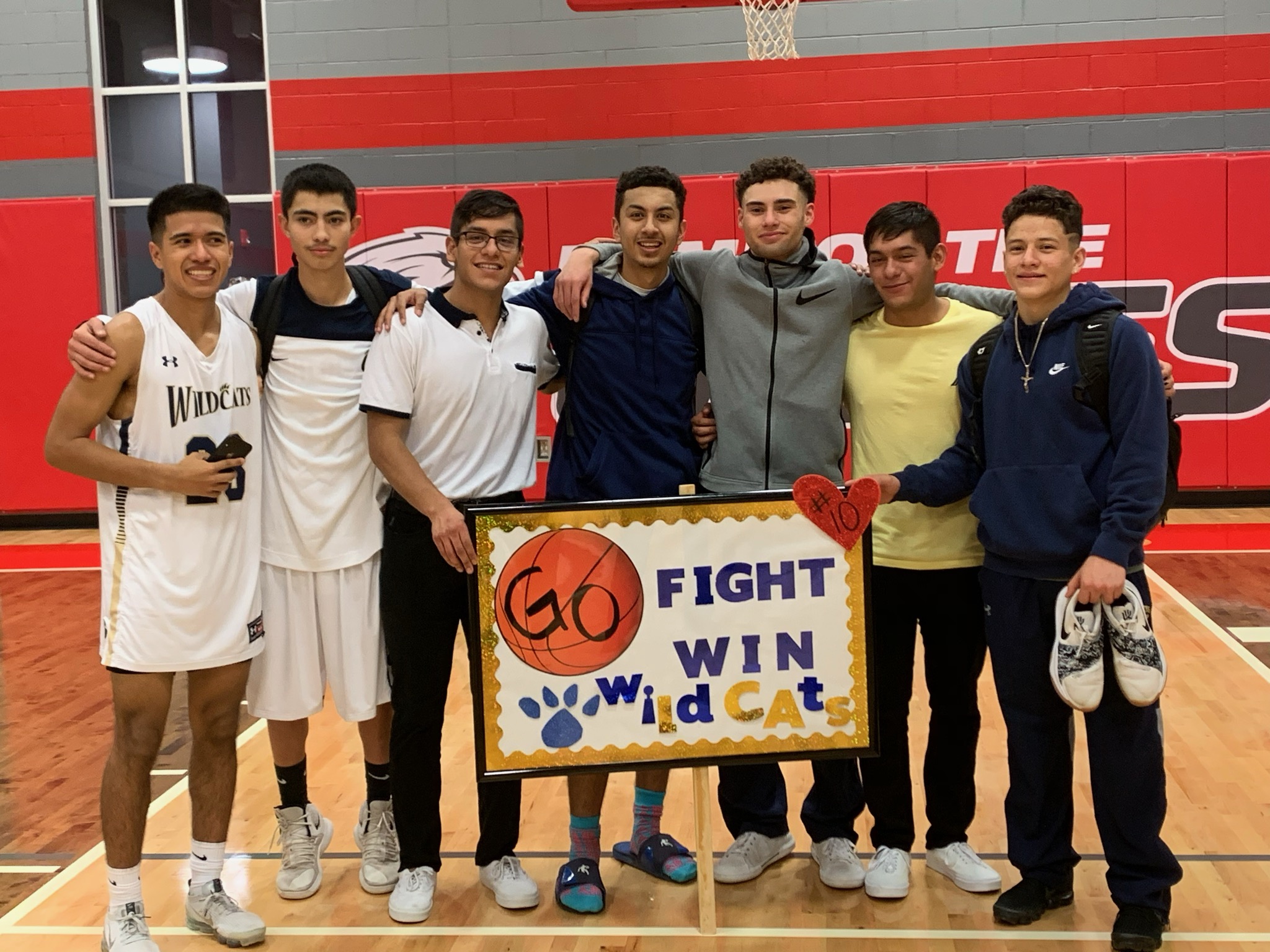 Seniors del Equipo de Básquetbol - Fabens High School