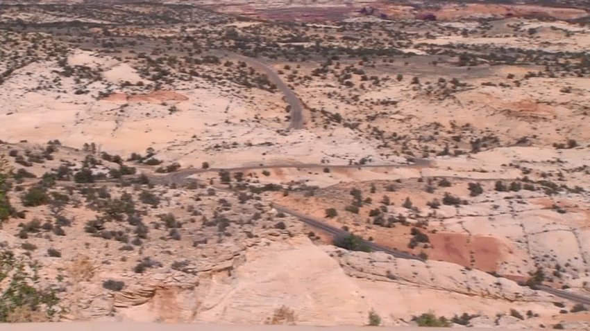 ancianos-perdidos-desierto-013