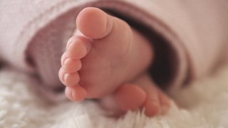 baby-baby-feet-blanket-326545 resized pexels