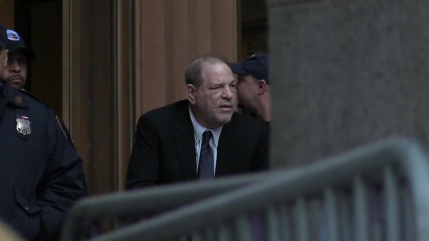 Una denunciante clave de Weinstein sufre ataque de pánico
