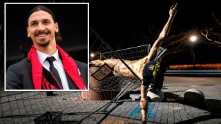 La estatua de Zlatan Ibrahimovic fue derribada en Malmo, Suecia.
