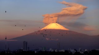 Volcán Popocatépetl visto desde Puebla.