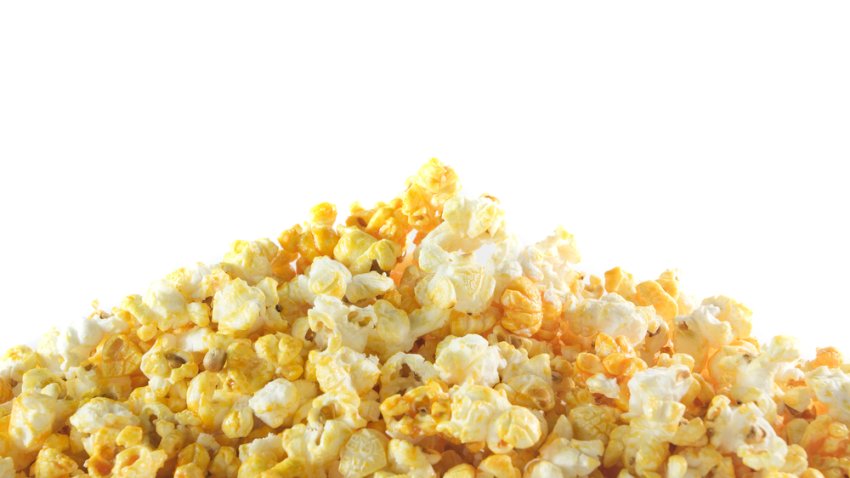 Salas de cine podrían experimentar escasez de palomitas de maíz y hasta dulces