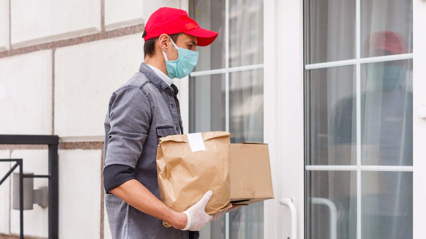 Cómo evitar un posible contagio de coronavirus con la comida a domicilio