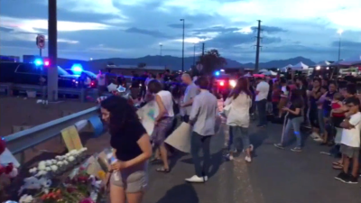 El Paso llora a las víctimas de la masacre en una vigilia