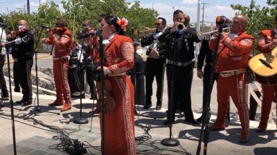 Agradecen con serenata a héroes de la salud su lucha contra el COVID-19 en Ciudad Juárez
