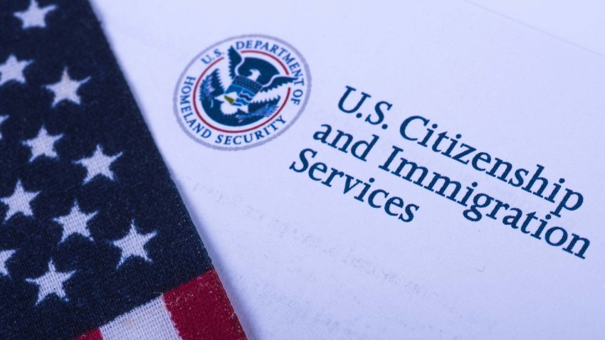 Los cambios de USCIS para la residencia permanente y el permiso de trabajo