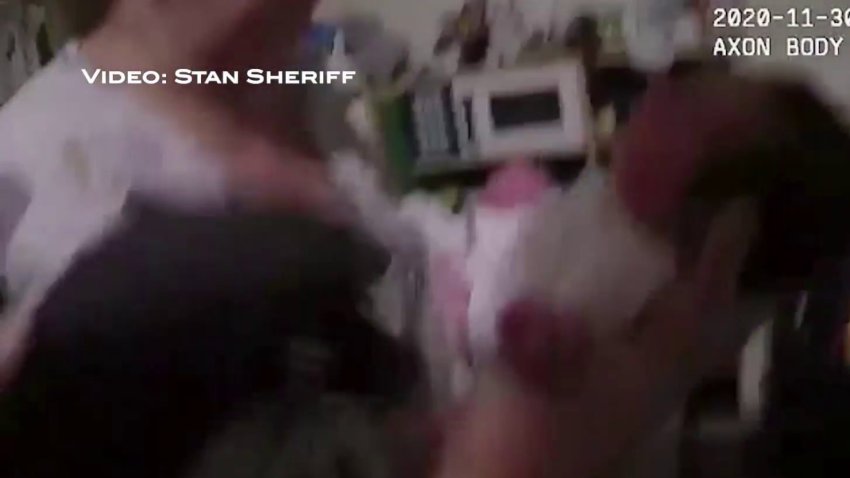 Impresionante video: policía salva a bebé de la muerte