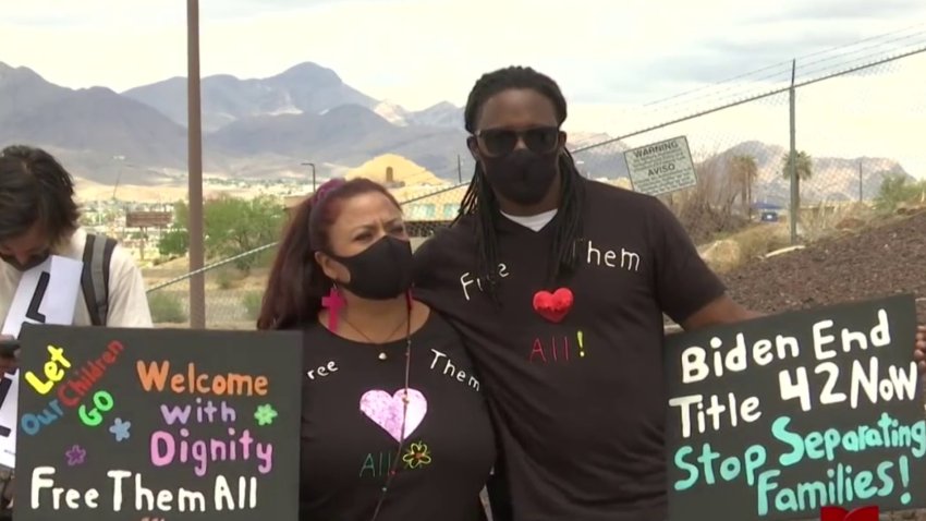 Protestan en el Día del Niño por los menores inmigrantes en El Paso