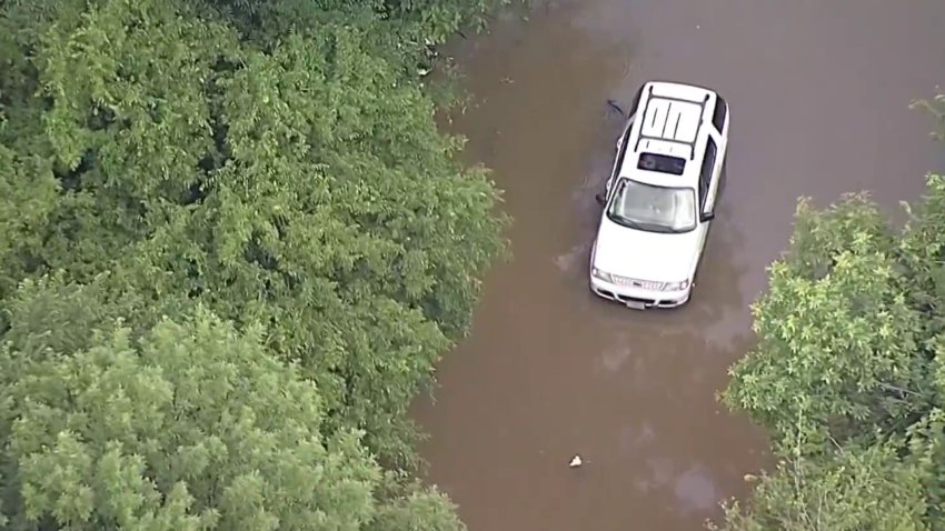 Vehículo inundado ¿Ahora quién cubre los gastos?