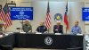 Abbott y Trump buscan retomar la construcción del muro y cerrar la frontera