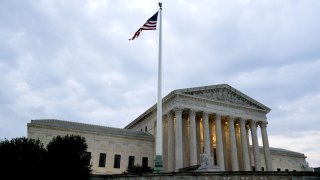 Los atletas que presentaron la demanda alegaron que, en la práctica, la NCAA estaba operando un sistema que violaba las leyes "antitrust" (antimonopolio) de Estados Unidos.