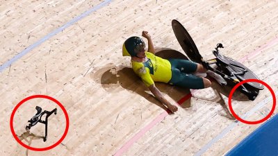 Extraña falla en su bicicleta lo hace caer en Tokyo 2020 y mira qué pasa después