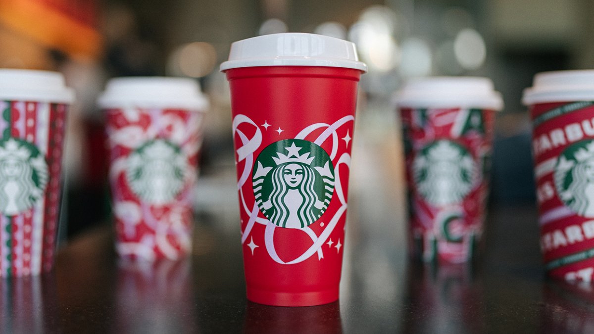 Starbucks: cómo obtener el famoso vaso rojo reutilizable de Navidad edición  limitada este 17 de noviembre - La Opinión