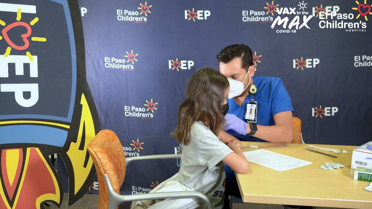 Administra Hospital Infantil de El Paso primera vacuna COVID19 a niños