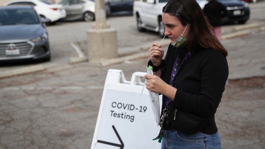 El repunte de contagios de COVID-19 en EEUU podría provocar que el gobierno implemente más medidas