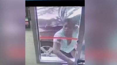 Captado en video: clienta furiosa agrede a empleados de un McDonalds