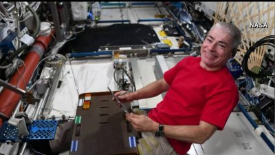 Astronauta de la NASA bate el récord de más días consecutivos en el espacio