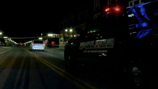 El tiroteo ocurrió en un centro nocturno en Cedar Rapids, Iowa.