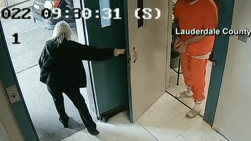 Video muestra a recluso y a guardia de Alabama saliendo de la cárcel el día que desaparecieron