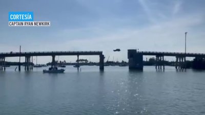 Conductor de acrobacias salta un puente en los Cayos de Florida