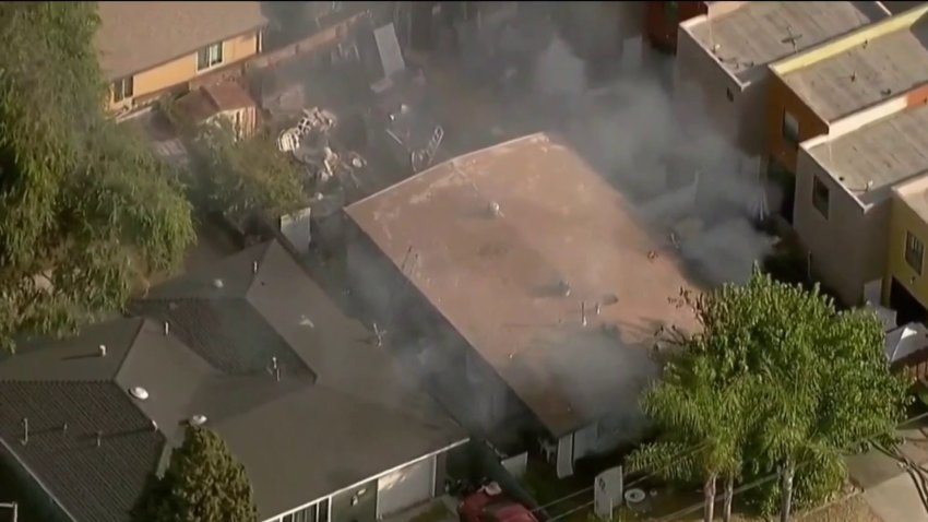 Hombre muere en incendio en Escondido, una mujer es hospitalizada