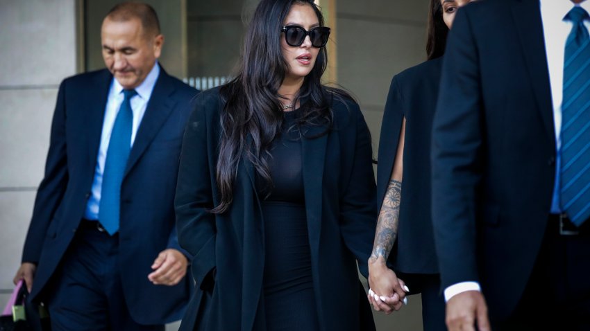 Los Angeles, CA – August 19: Vanessa Bryant leaves Federal Court after testifying, Friday in the lawsuit over graphic photos taken by first responders at the scene of the helicopter crash that killed her husband, basketball legend Kobe Bryant, their teenage daughter and seven others. Bryant photographed at her arrival at U.S. Federal Courthouse on Friday, Aug. 19, 2022 in Los Angeles, CA. (Irfan Khan / Los Angeles Times via Getty Images)