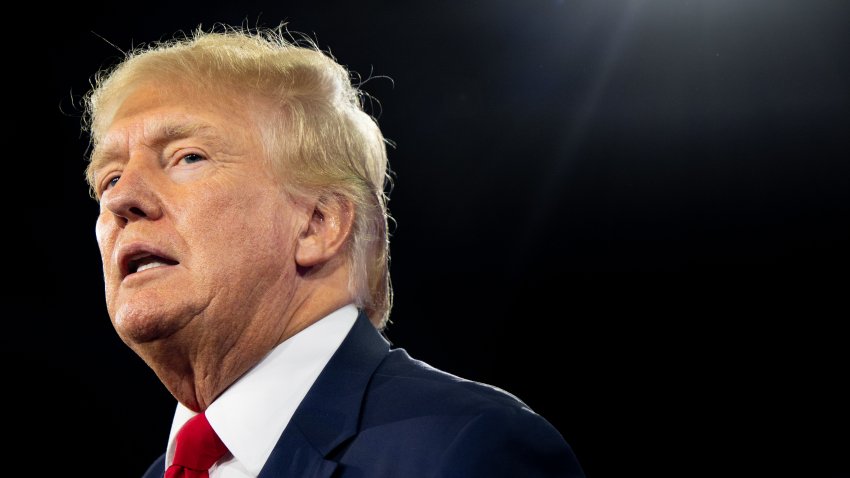 Trump confirma que el FBI realiza una redada en Mar-a-Lago