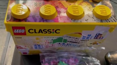 Incautan miles de pastillas de “fentanilo arcoíris” ocultas en caja de juguetes infantiles
