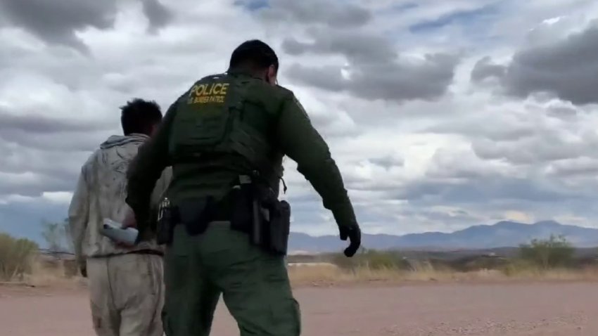 EEUU bate récord con más de 2.7 millones de migrantes detenidos