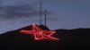 Se ilumina de rojo la Estrella de la Montaña en honor a la lucha contra las drogas en El Paso