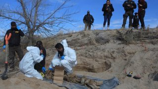 objetos en fosa clandestina en México