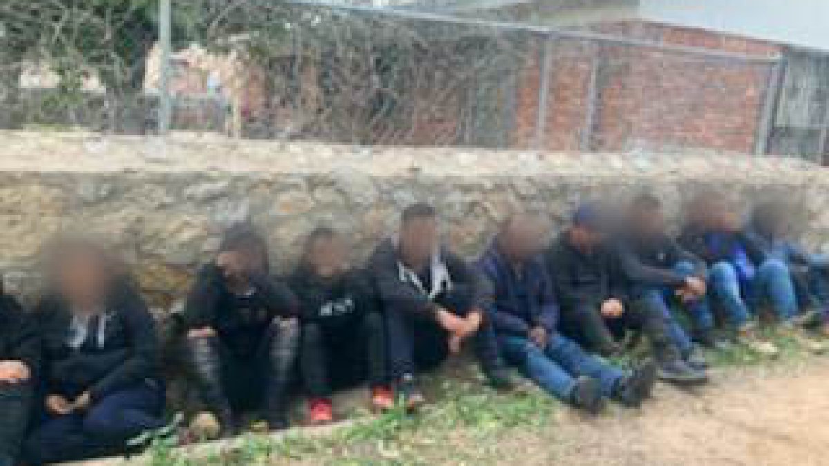 Descubren casa con 40 migrantes en el este de El Paso – Telemundo El ...