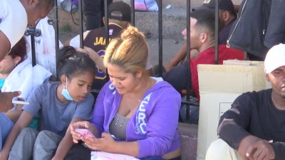 Confirman casos de varicela en campamentos de migrantes en el centro El Paso