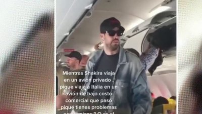 En video: captan a Piqué viajando en aerolínea de bajo costo