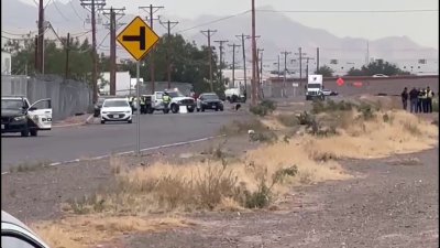 Cae vehículo a canal en Socorro; policía investiga