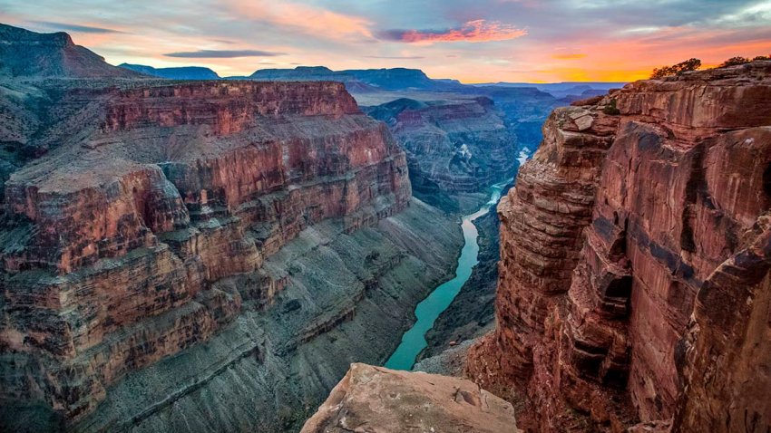 Senderista muere bajo el calor extremo en zona remota del Gran Cañón