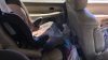 “Olor a orina y heces”: hallan a tres niños dentro de un auto junto a sus padres presuntamente drogados