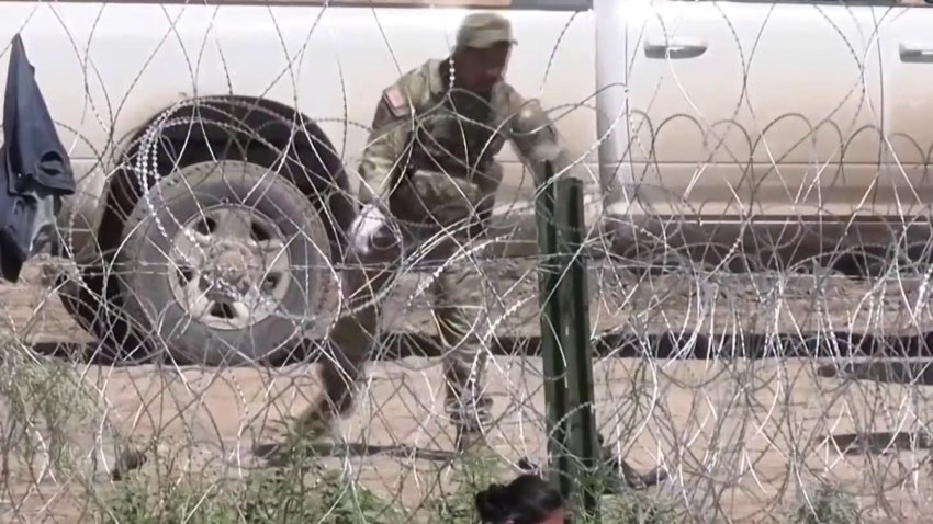 Detienen con cargos a dos personas migrantes por supuestamente golpear a un soldado de Texas