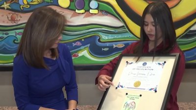 Joven de Fabens gana concurso de sticker “I Voted” para las próximas elecciones