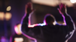 Arrestan a una veintena de hombre por querer comprar sexo en Sacramento.