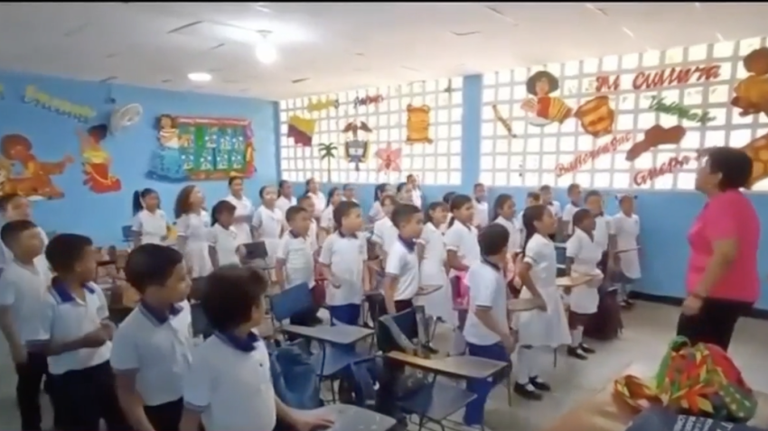 Video viral: maestra le enseña a sus estudiantes diferentes materias a ritmo de cumbia