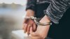 Arrestan en motel de El Paso a hombre buscado por indecencia con un menor