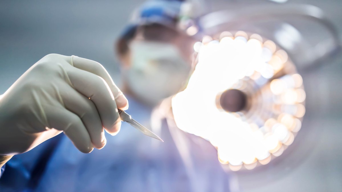 Texas acusan a plomero de hacerse pasar por falso médico cirujano