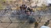 Confirman el arresto de 214 personas migrantes por causar disturbios en la frontera; 9 enfrentan cargos graves